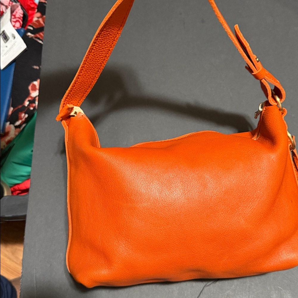 Elegant Orange Leather Shoulder Bag - Picture 2 of 16